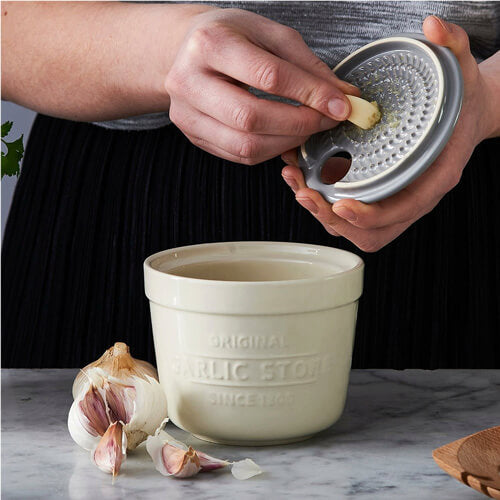 Mason Cash Innovative Kitchen Garlic Store and Grater